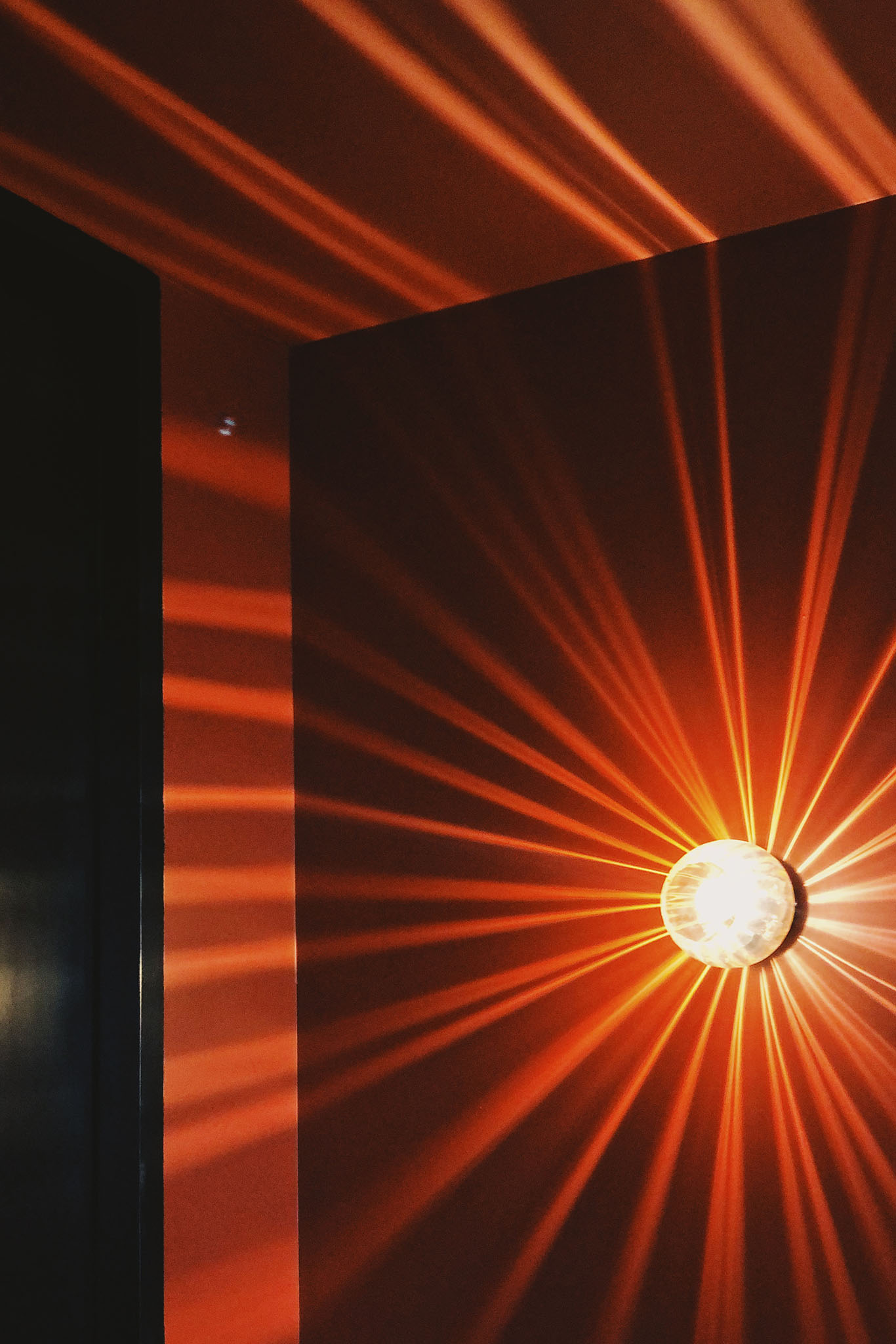 rayons de lumière rouge applique design