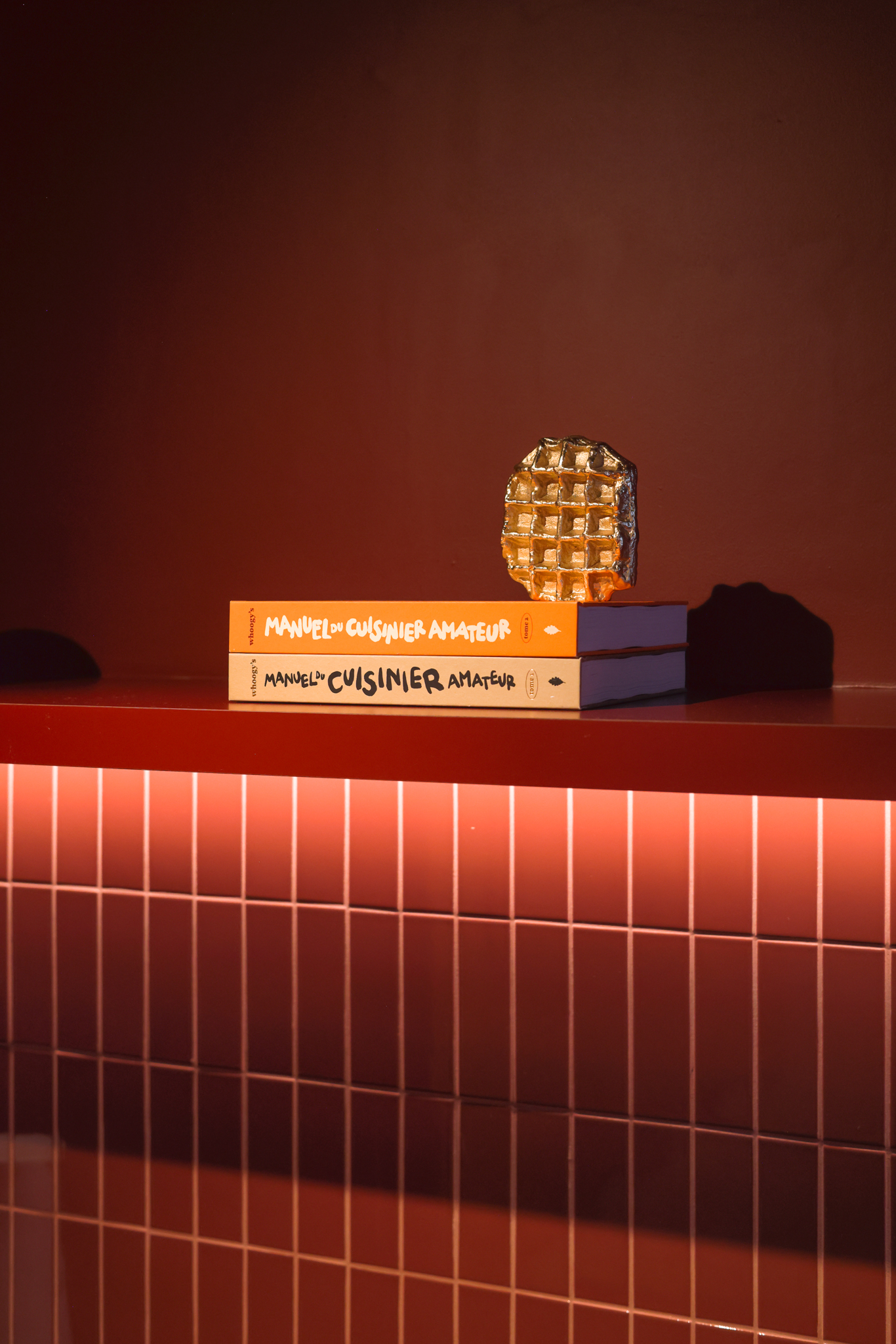 cuisine design haut de gamme, carrelage rouge, fenix rouge