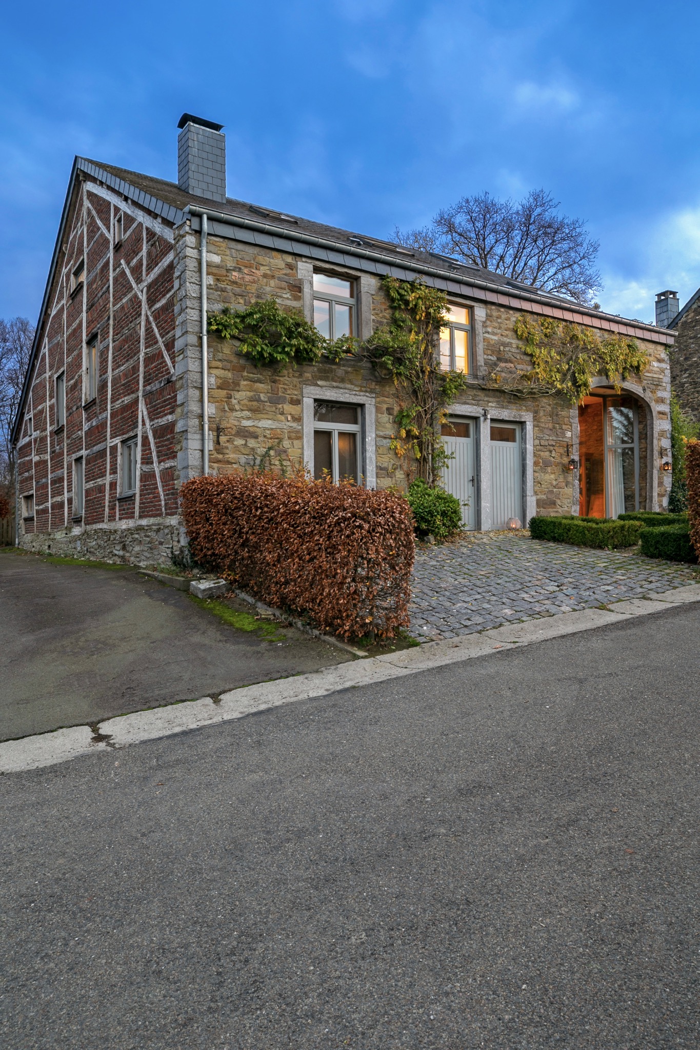 ancienne grange transformée en gîte de luxe dans les Ardennes belges