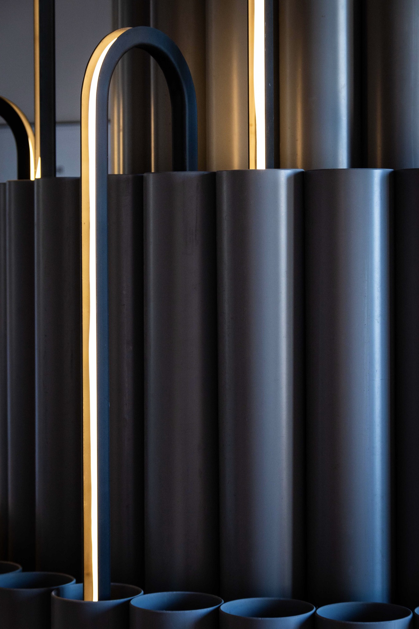 détail table sur mesure en tubes