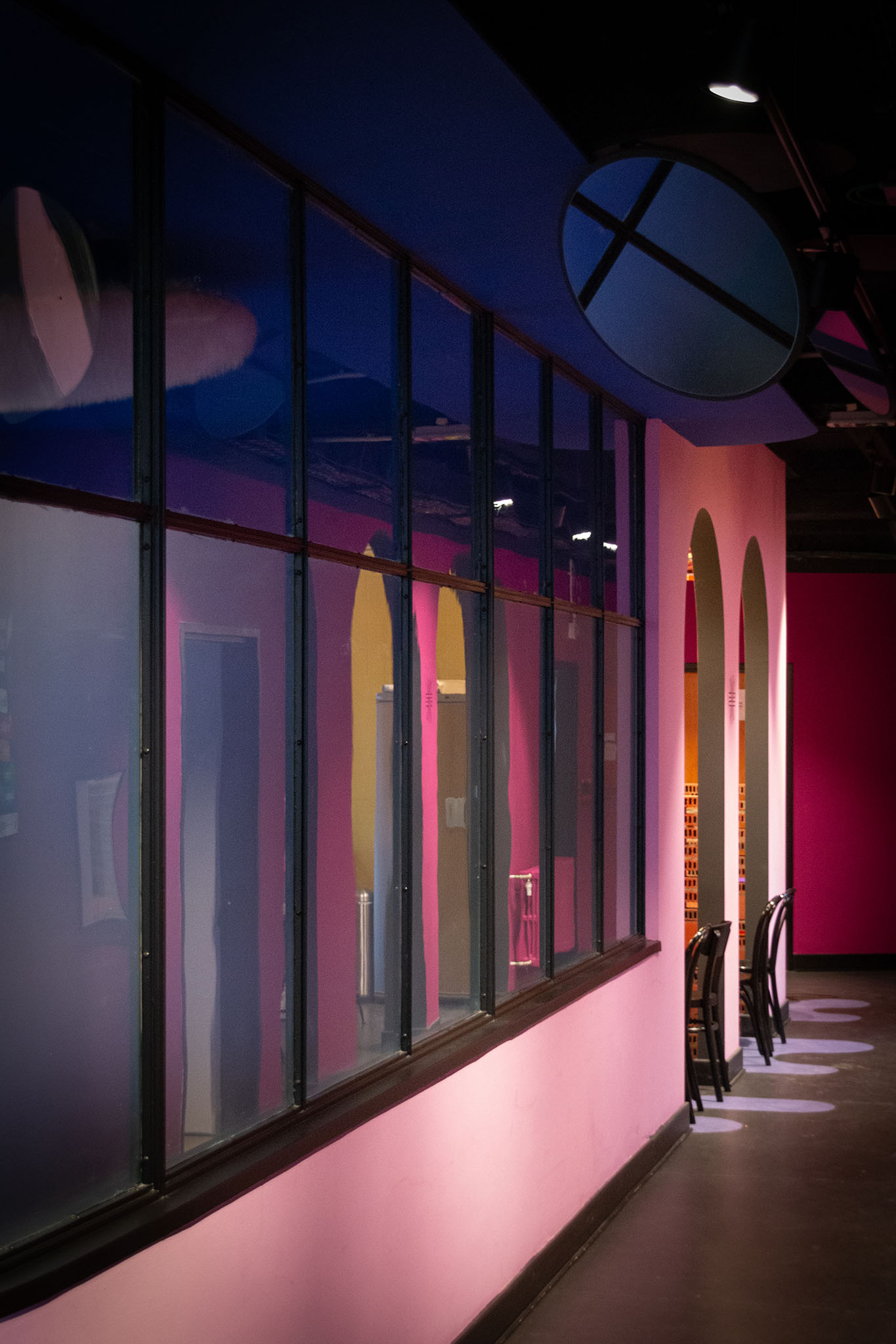 couloir rose cloison vitré