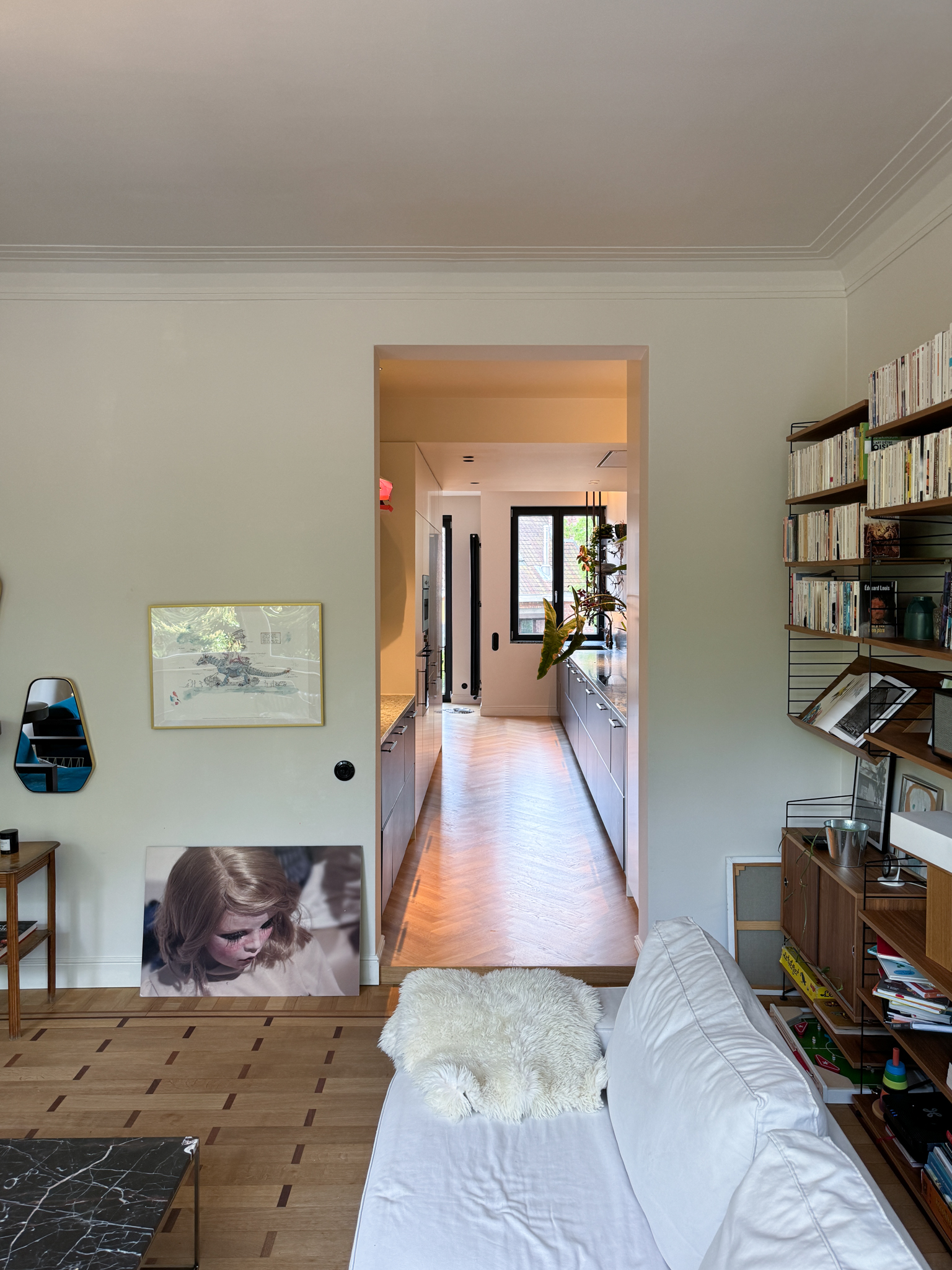 Parquet point de Hongrie dans maison rénovée à Bruxelles.