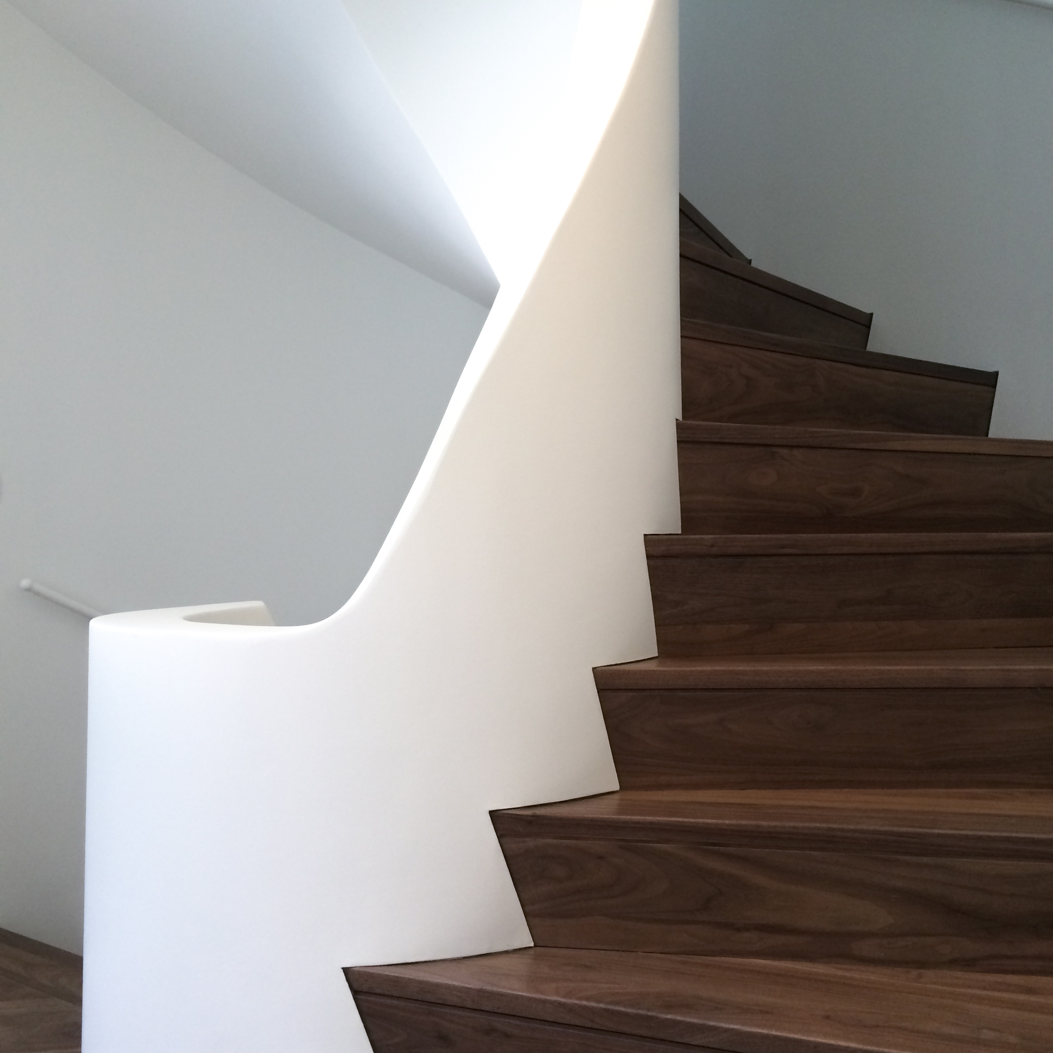 escalier bois main courante organique