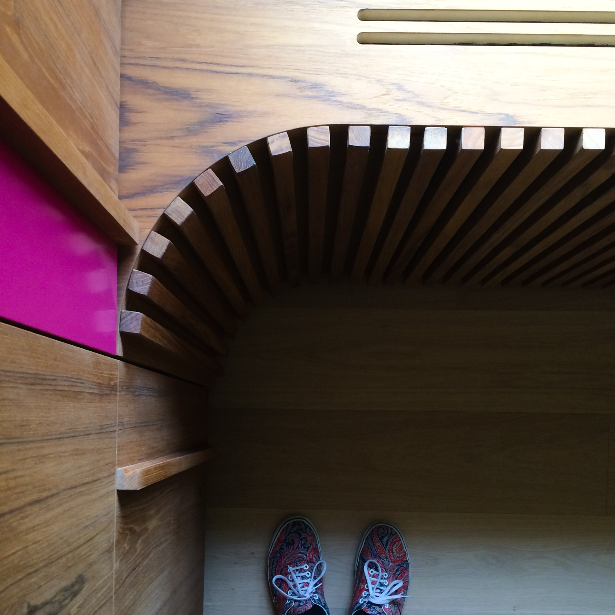 détail menuiserie courbe en lattis