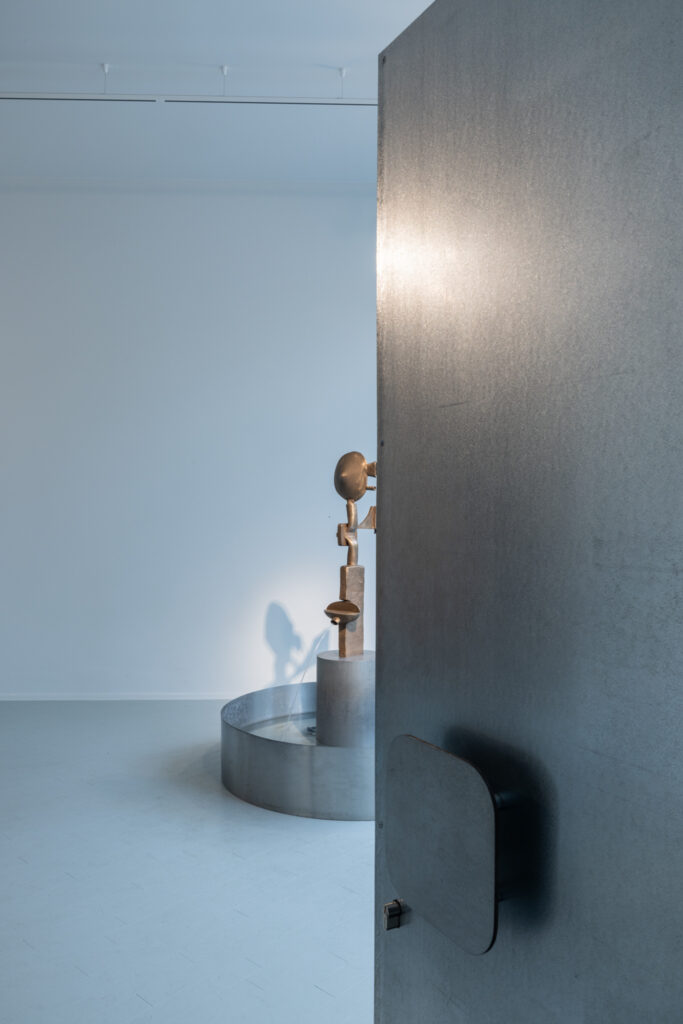 Porte d’entrée en tôle d’acier galvanisé avec poignée design aux coins arrondies