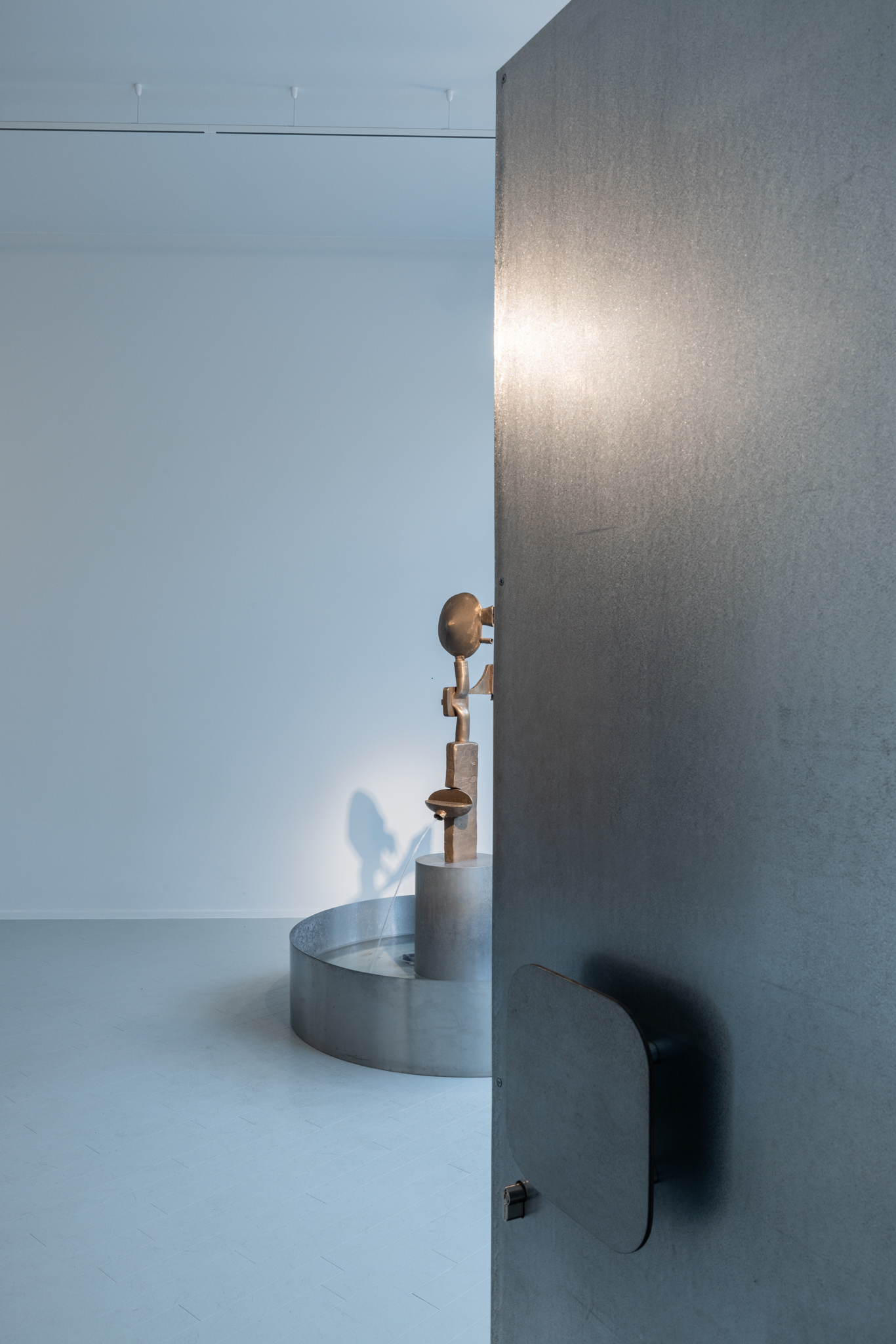 Porte d’entrée en tôle d’acier galvanisé avec poignée design aux coins arrondies