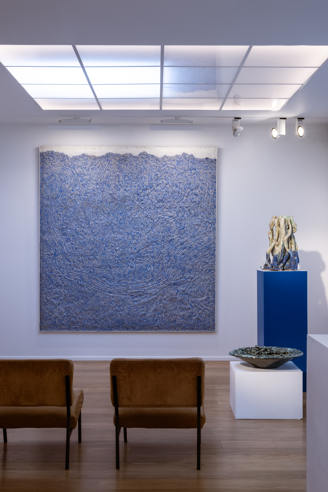 Espace d’exposition ouvert et baigné de lumière naturelle à Bruxelles