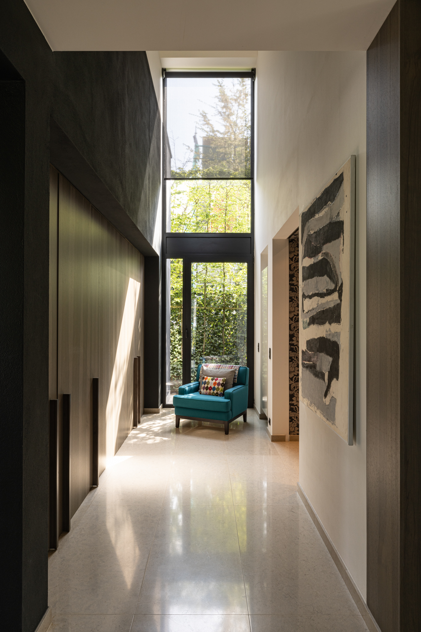 rénovation villa de luxe Belgique, menuiserie sur mesure, hall