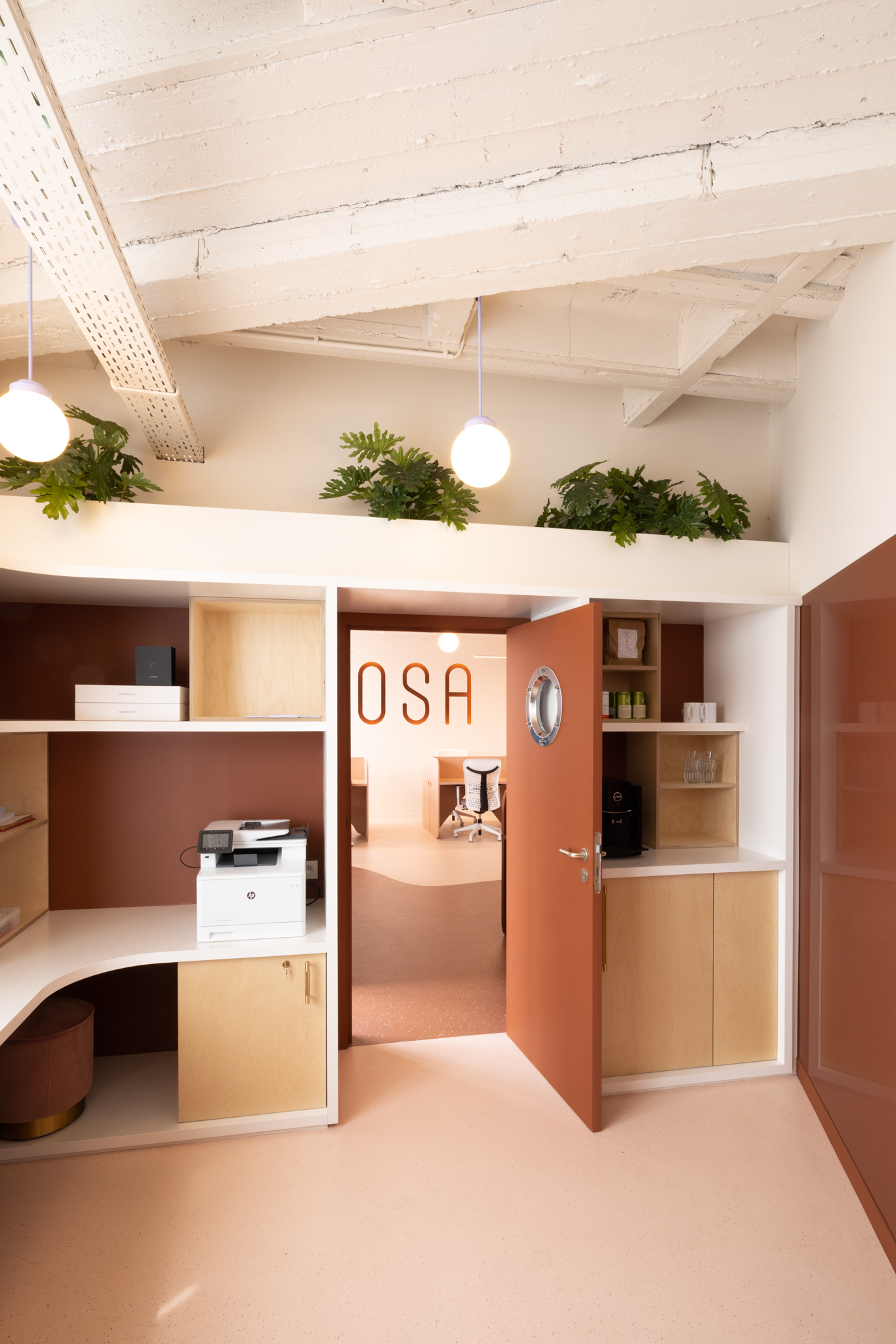 Salle de réunion avec lambris vitré