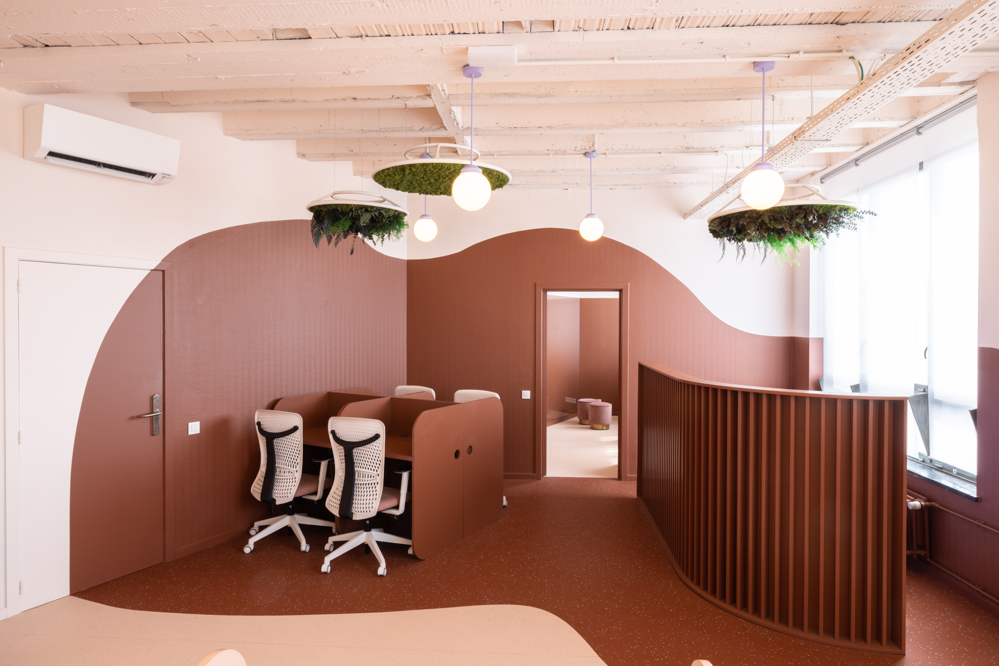 Bureaux modulables avec mobilier sur mesure dans start-up santé