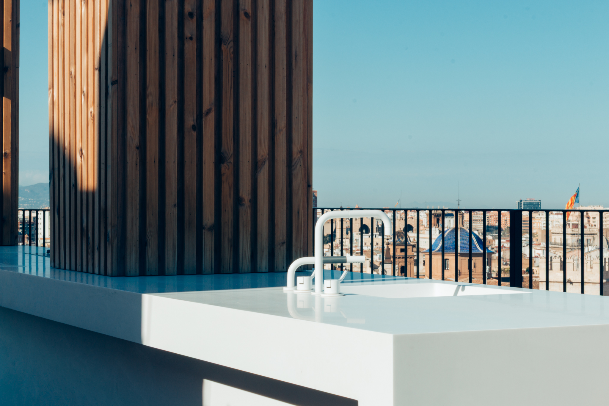 Cuisine extérieure dans un penthouse de luxe