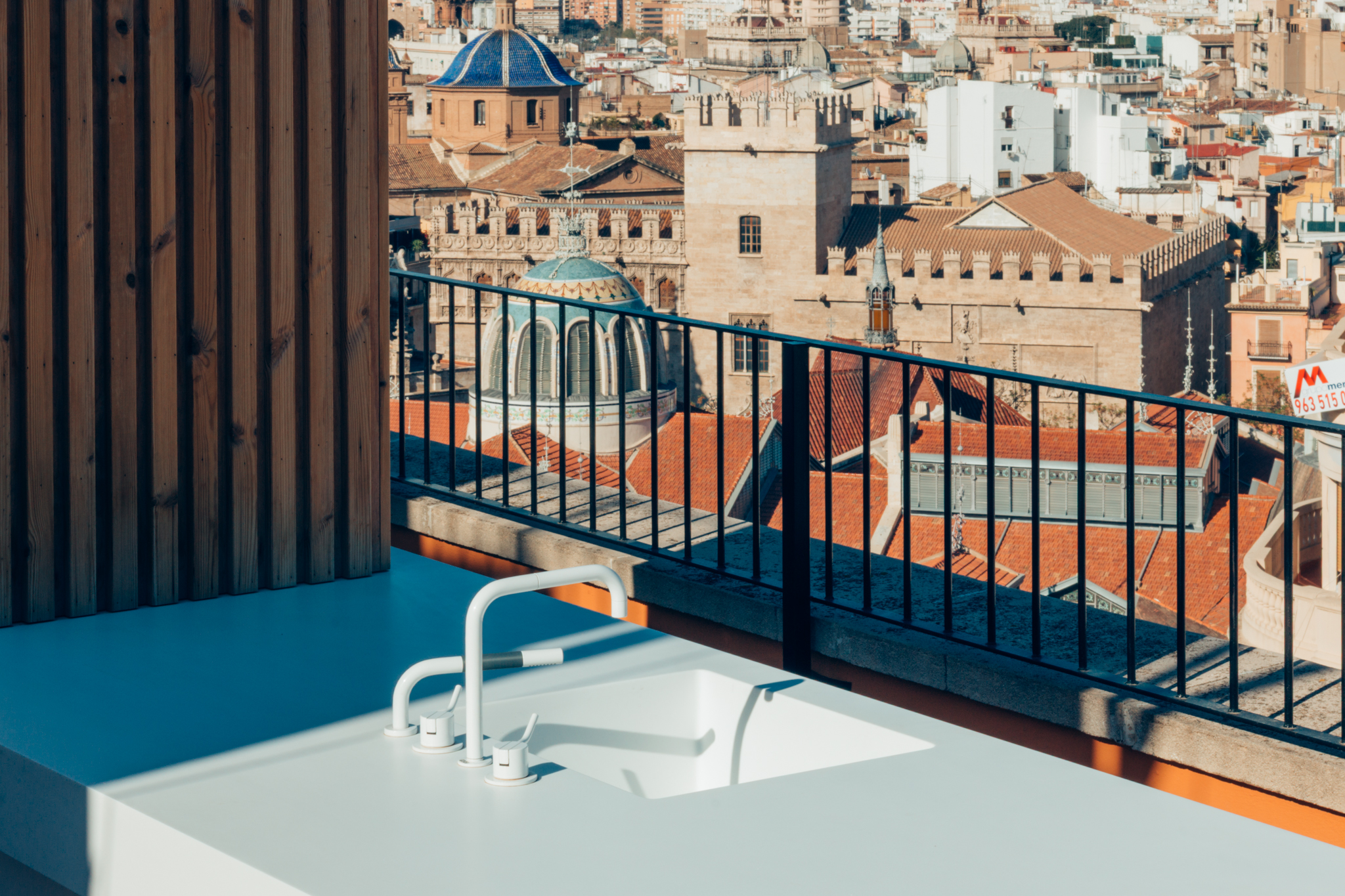 Cuisine extérieure dans un penthouse de luxe